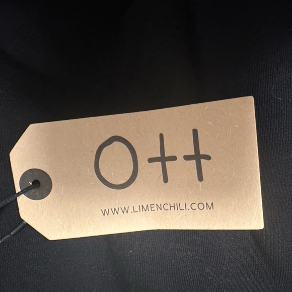 NWT Bubble Long Sleeve Round Neck Raw Hemmed Top - Picture 3 of 10